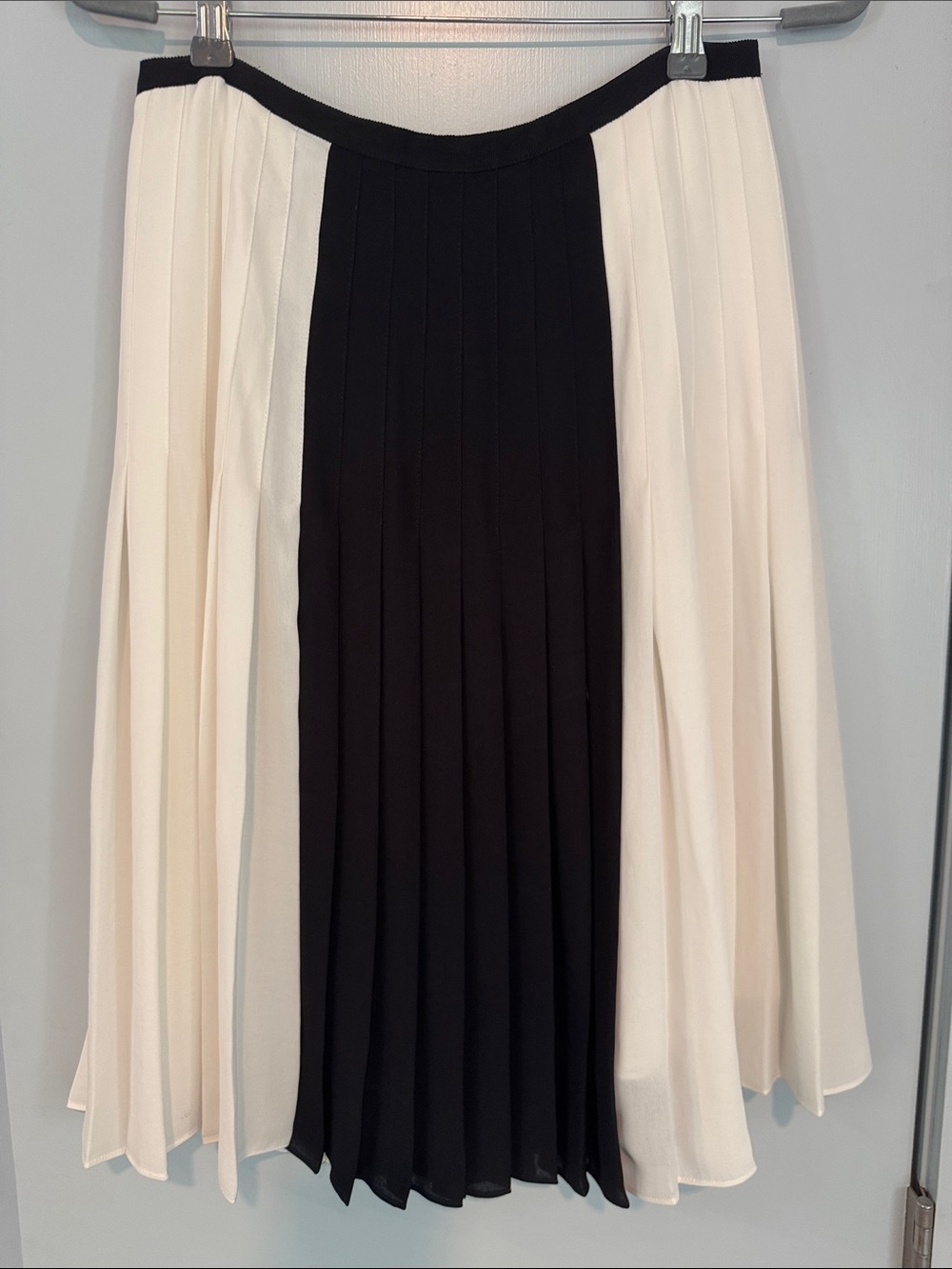 Vince Black and Cream Colorblock Pleated Midi Skirt, Size 4
